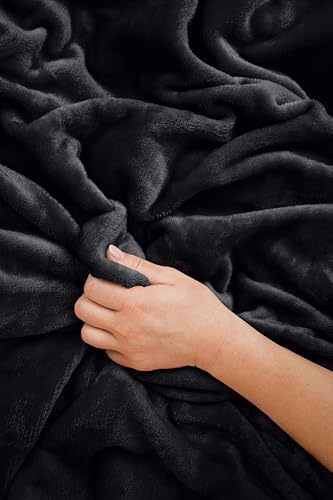 EverSnug Travel Blanket and Pillow - Ultra-Soft, Compact & Lightweight, 65x40 Inches, with Carry Case, Luggage Sleeve & Backpack Clip for Airplane Comfort (Black) - Image 5