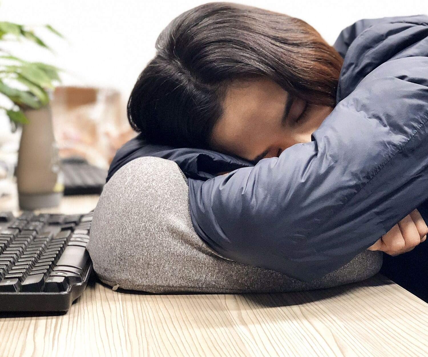 MLVOC Travel Pillow 100% Pure Memory Foam Neck Pillow, Comfortable & Breathable Cover, Machine Washable, Airplane Travel Kit with 3D Sleep Mask, Earplugs, and Luxury Bag,Standard (Grey) - Image 7